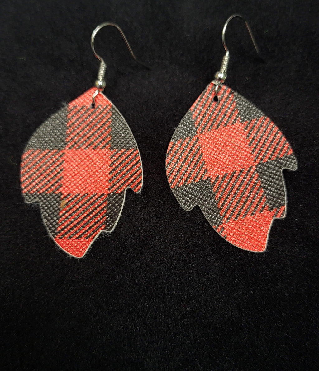 LIGHTWEIGHT RED AND BLACK BUFFALO PLAID EARRINGS - Lil Monkey Boutique
